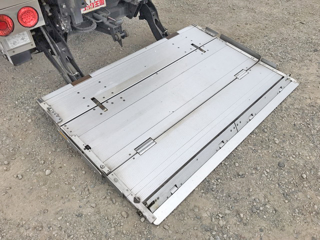 いすゞエルフ冷凍車（冷蔵車）小型（2t・3t）[写真18]