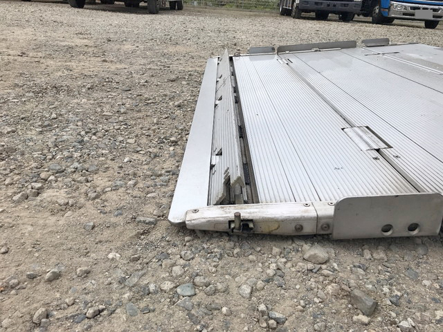 いすゞエルフ冷凍車（冷蔵車）小型（2t・3t）[写真19]