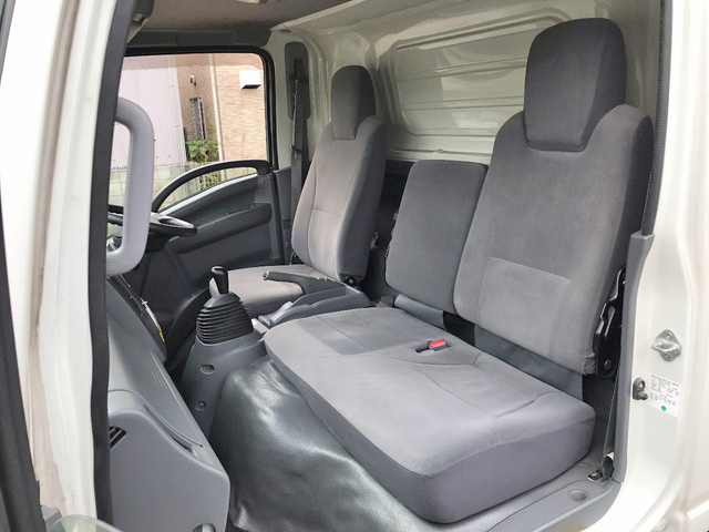 いすゞエルフ冷凍車（冷蔵車）小型（2t・3t）[写真32]