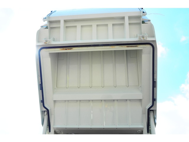 日野レンジャーパッカー車（塵芥車）中型（4t）[写真14]