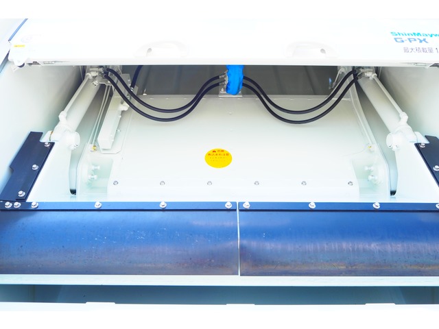 日野レンジャーパッカー車（塵芥車）中型（4t）[写真09]