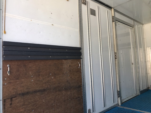 日野デュトロ冷凍車（冷蔵車）小型（2t・3t）[写真11]