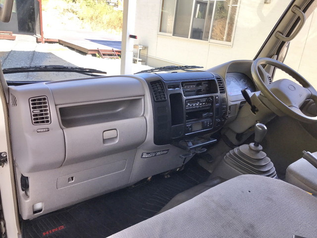 日野デュトロ冷凍車（冷蔵車）小型（2t・3t）[写真32]