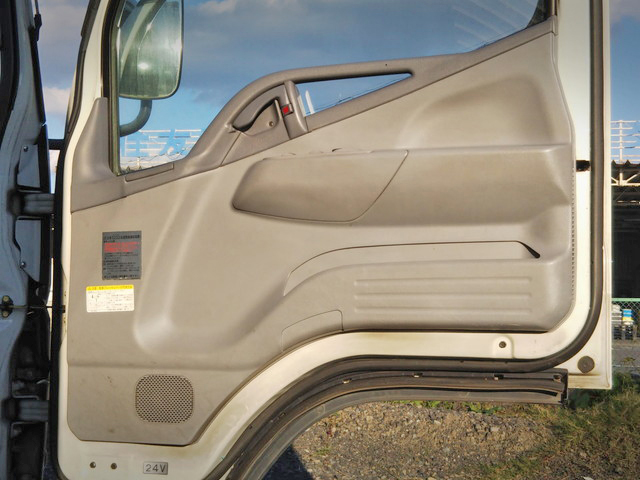 三菱ふそうキャンターアルミバン小型（2t・3t）[写真28]