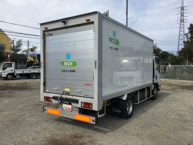 いすゞエルフパネルバン小型（2t・3t）[写真02]