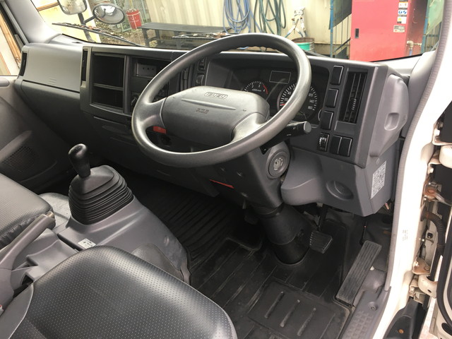 いすゞエルフパネルバン小型（2t・3t）[写真32]