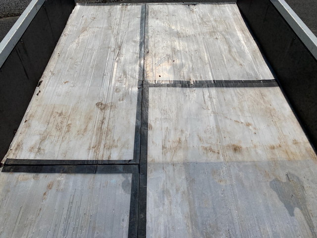 トヨタトヨエース平ボディ小型（2t・3t）[写真13]