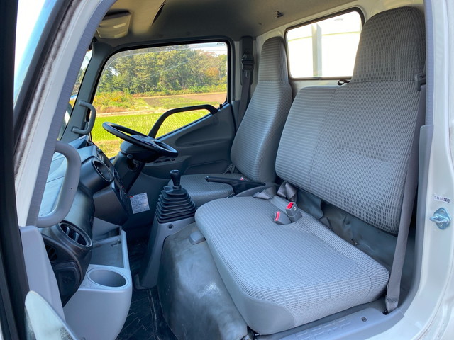 トヨタトヨエース平ボディ小型（2t・3t）[写真33]