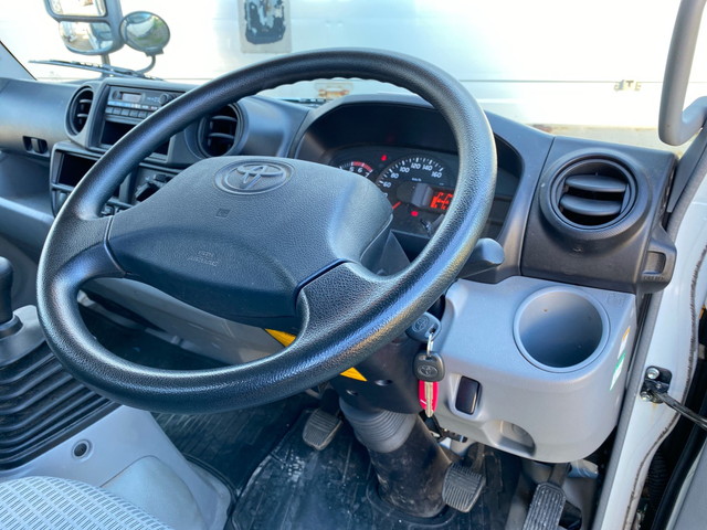 トヨタトヨエース平ボディ小型（2t・3t）[写真36]