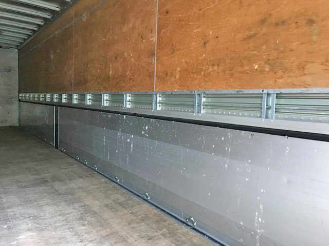 三菱ふそうスーパーグレートアルミウイング大型（10t）[写真10]