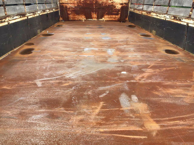 いすゞフォワード平ボディ中型（4t）[写真10]