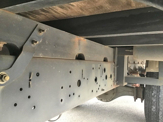 いすゞフォワード平ボディ中型（4t）[写真12]