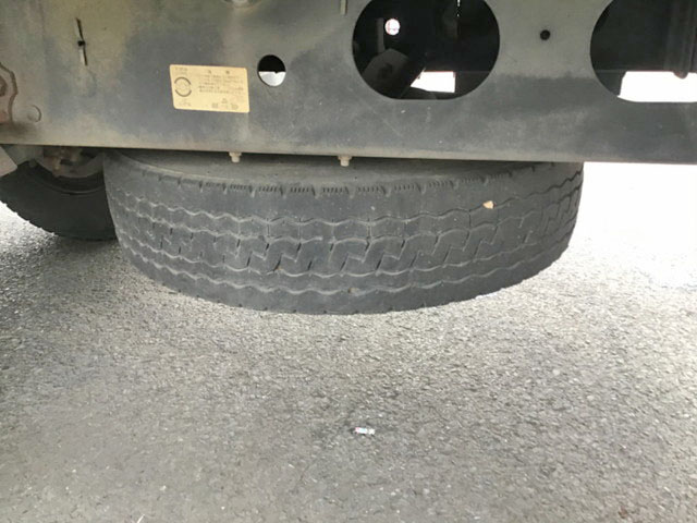 いすゞフォワード平ボディ中型（4t）[写真16]