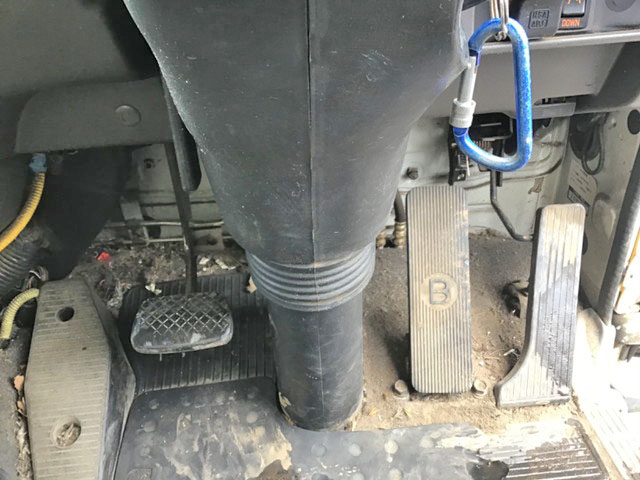 いすゞフォワード平ボディ中型（4t）[写真25]