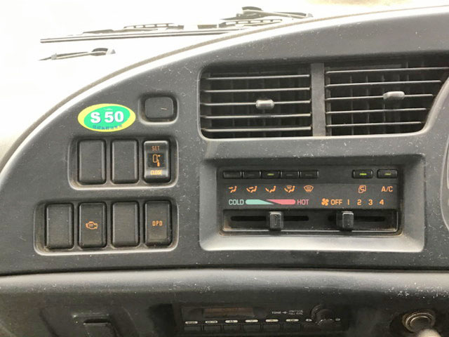 いすゞフォワード平ボディ中型（4t）[写真27]