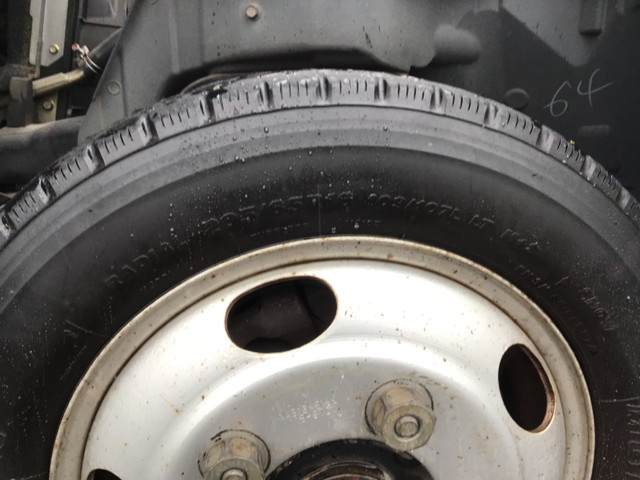 三菱ふそうキャンター平ボディ小型（2t・3t）[写真12]