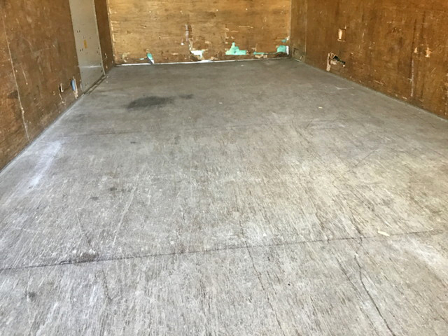 いすゞエルフアルミバン小型（2t・3t）[写真11]