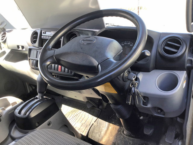 日野デュトロアルミバン小型（2t・3t）[写真21]