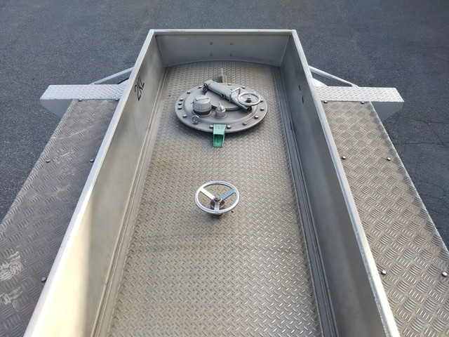 日野レンジャータンク車（タンクローリー）中型（4t）[写真12]