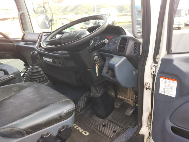 日野レンジャータンク車（タンクローリー）中型（4t）[写真32]