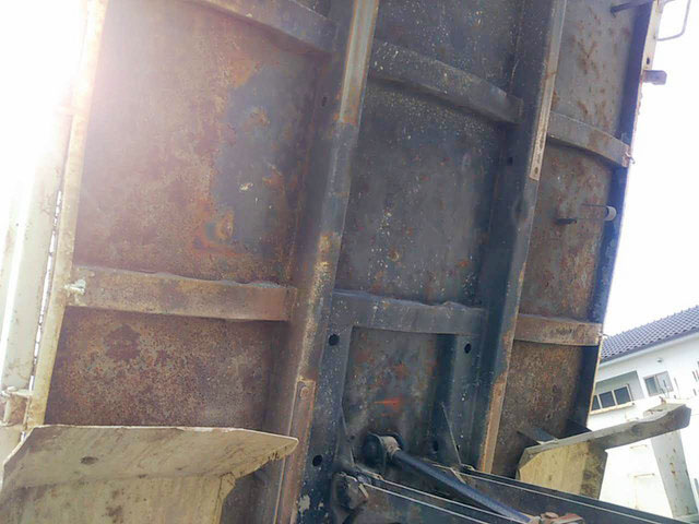 いすゞフォワード深ダンプ（土砂禁ダンプ）中型（4t）[写真13]