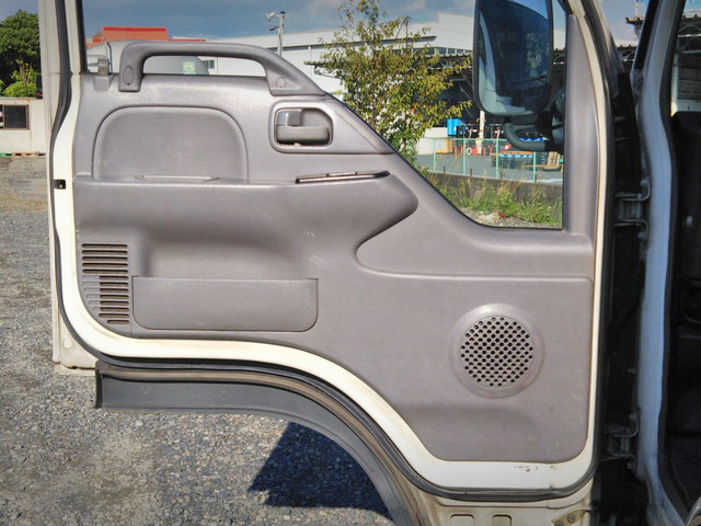 いすゞエルフアルミバン小型（2t・3t）[写真28]