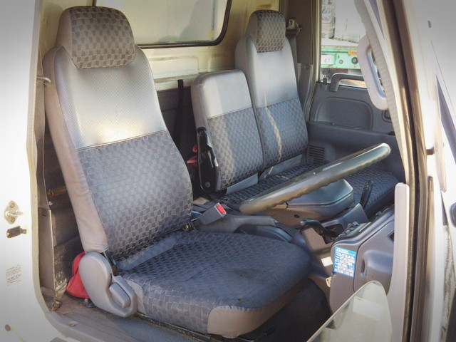 いすゞエルフアルミバン小型（2t・3t）[写真30]