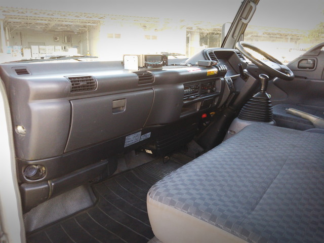 いすゞエルフアルミバン小型（2t・3t）[写真33]