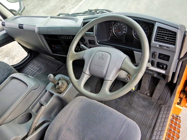 三菱ふそうファイター冷凍車（冷蔵車）中型（4t）[写真16]