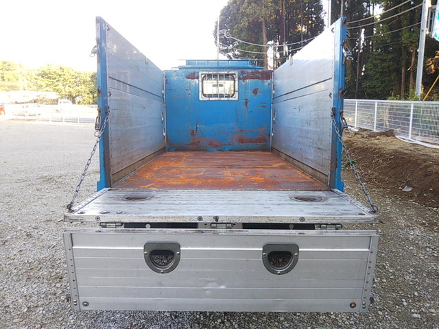 三菱ふそうキャンターアルミブロック小型（2t・3t）[写真12]