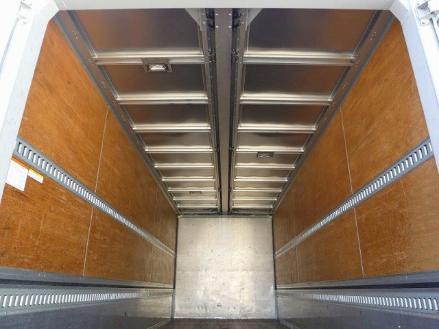 いすゞフォワードアルミウイング中型（4t）[写真11]