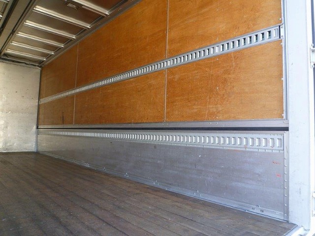 いすゞフォワードアルミウイング中型（4t）[写真13]