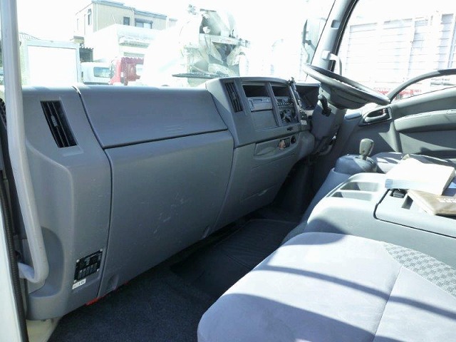 いすゞフォワードアルミウイング中型（4t）[写真40]