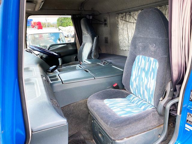 三菱ふそうスーパーグレートユニック4段大型（10t）[写真32]