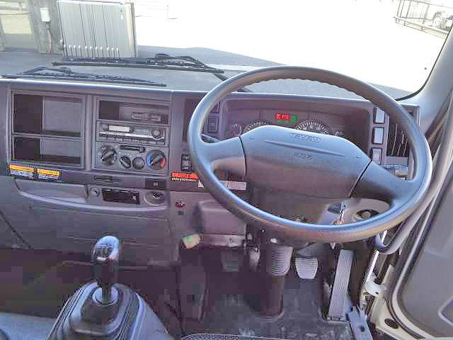 いすゞフォワードユニック4段中型（4t）[写真14]