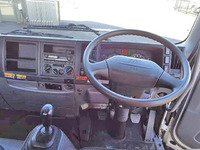 いすゞフォワードユニック4段中型（4t）[写真14]