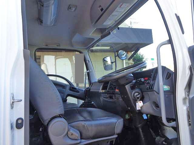 いすゞフォワードユニック4段中型（4t）[写真15]