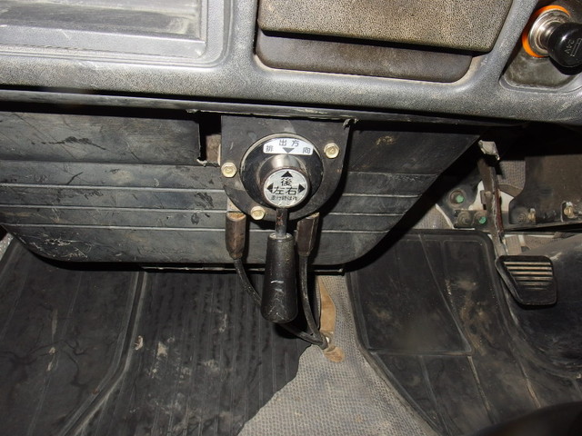 いすゞエルフ三転ダンプ小型（2t・3t）[写真24]