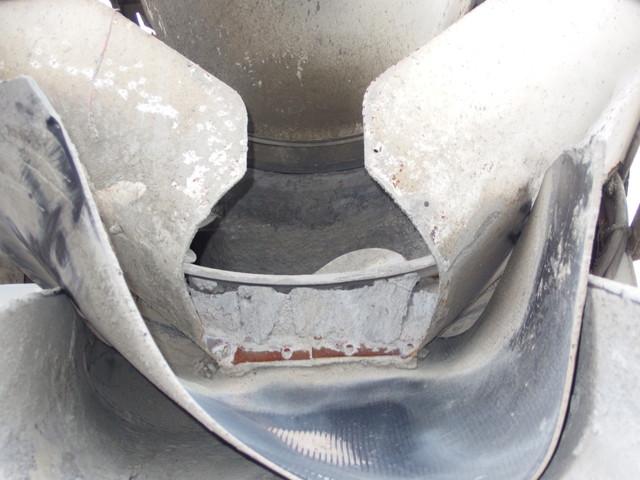 三菱ふそうスーパーグレートミキサー車（コンクリートミキサー）大型（10t）[写真12]