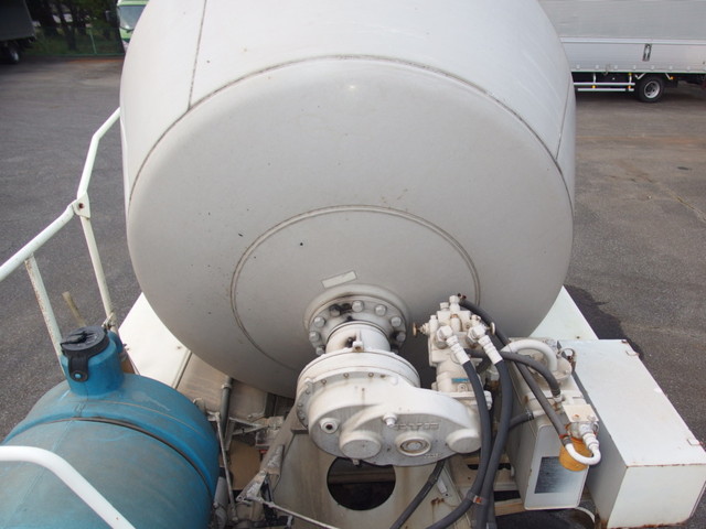 三菱ふそうスーパーグレートミキサー車（コンクリートミキサー）大型（10t）[写真09]