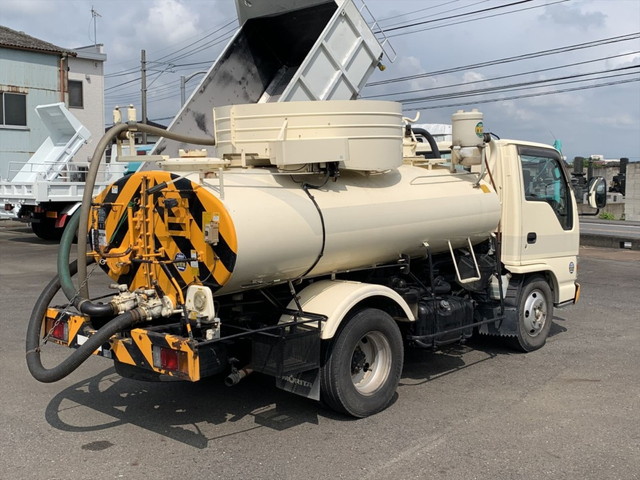 いすゞエルフバキュームカー小型（2t・3t）[写真03]