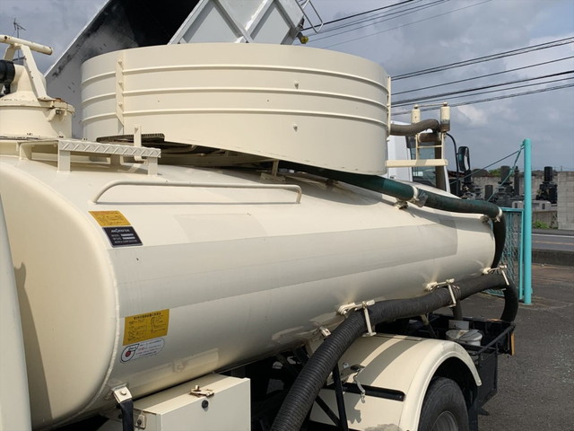 いすゞエルフバキュームカー小型（2t・3t）[写真06]