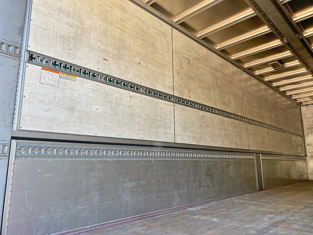 三菱ふそうスーパーグレートアルミウイング大型（10t）[写真12]