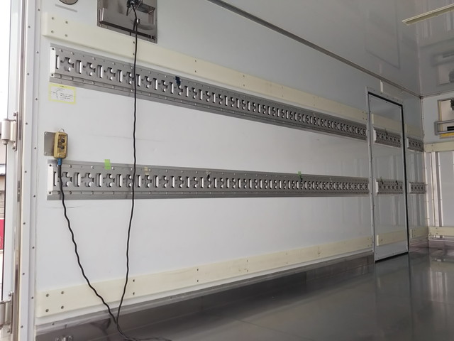 いすゞエルフ冷凍車（冷蔵車）小型（2t・3t）[写真11]