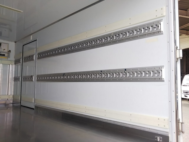 いすゞエルフ冷凍車（冷蔵車）小型（2t・3t）[写真12]