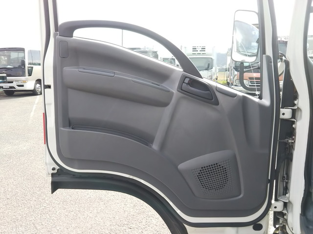 いすゞエルフ冷凍車（冷蔵車）小型（2t・3t）[写真25]