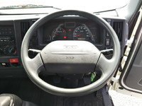 いすゞエルフ冷凍車（冷蔵車）小型（2t・3t）[写真35]