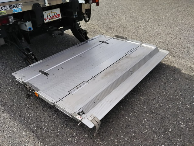 いすゞエルフ冷凍車（冷蔵車）小型（2t・3t）[写真09]