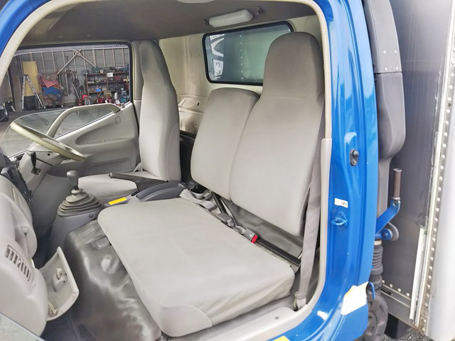 日野デュトロアルミバン小型（2t・3t）[写真32]