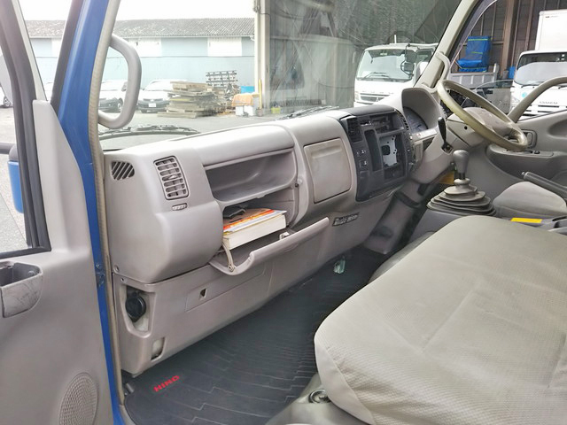 日野デュトロアルミバン小型（2t・3t）[写真33]